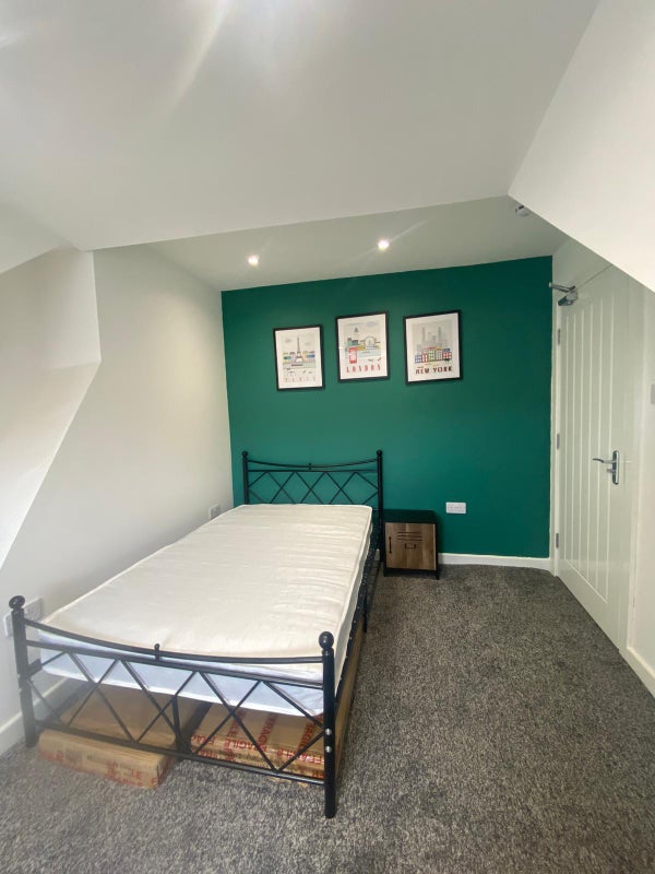 Photo 1: Room 4- Currently available