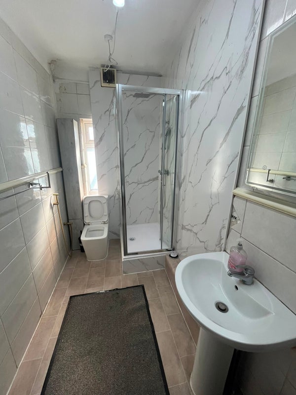 Photo 1: Toilet