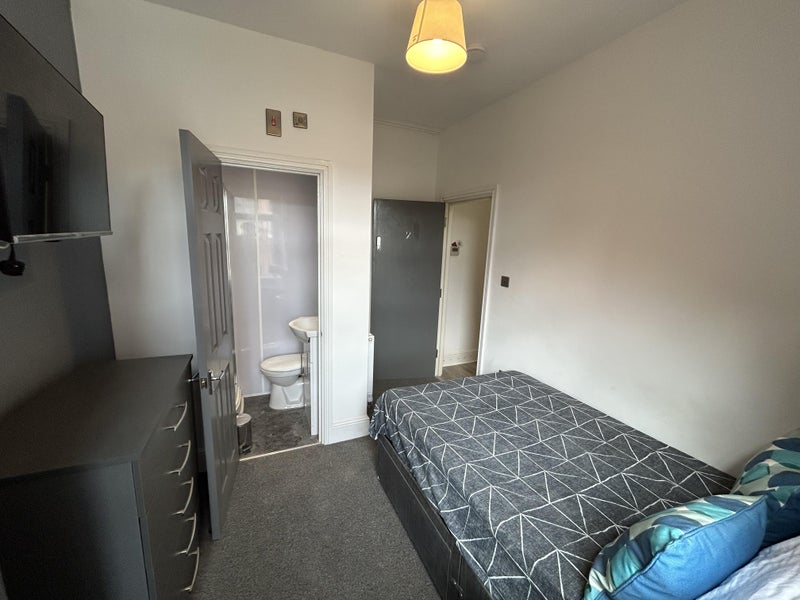 Photo 1: room 2