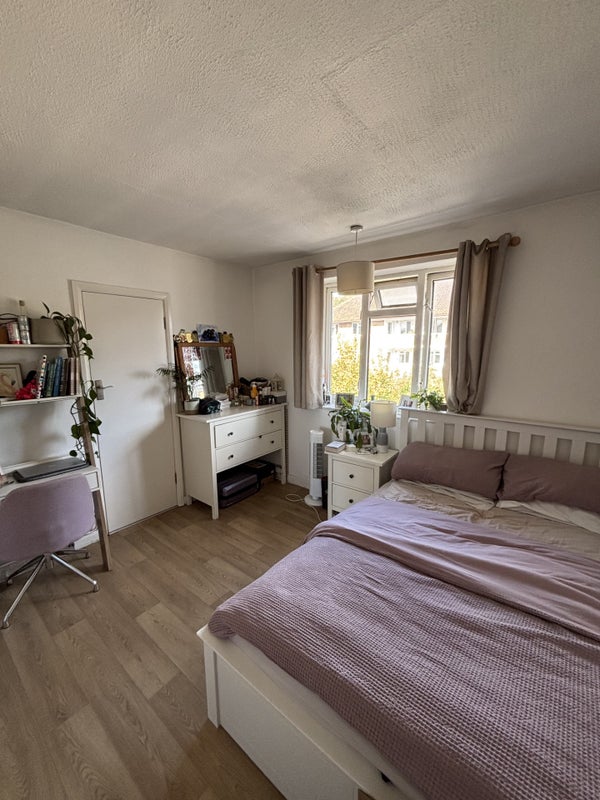 Photo 1: bedroom