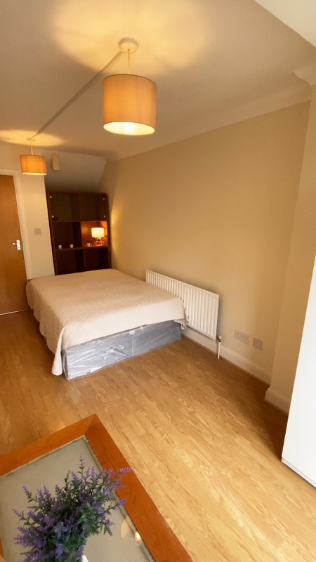 Photo 1: room E