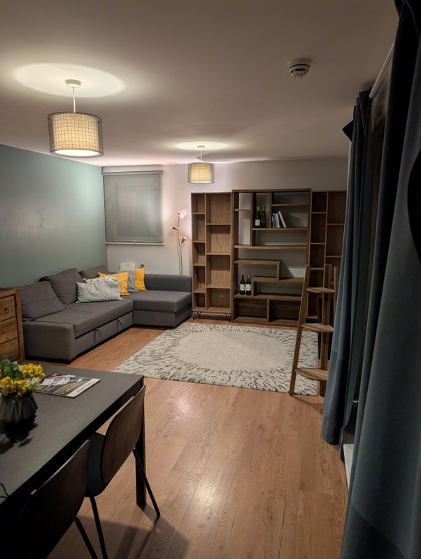 Photo 1: Living room 