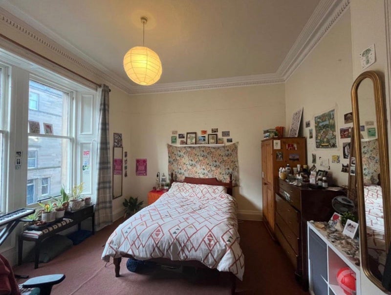 Photo 1: Bedroom