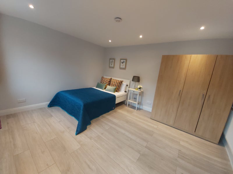 Photo 1: Room 1