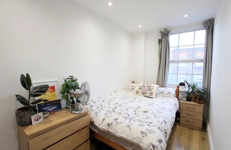 Photo 1: Bedroom 