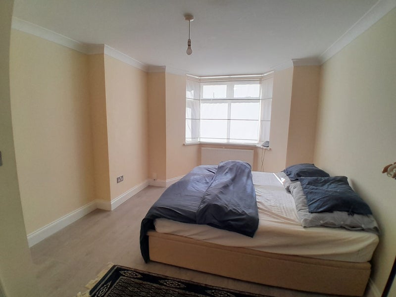 Photo 1: Double bedroom