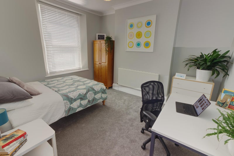 Photo 1: Bedroom 1