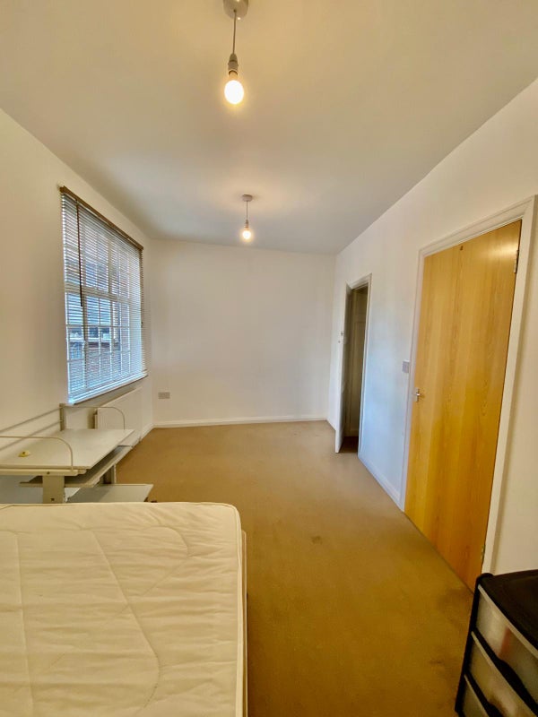 Photo 1: Room 1
