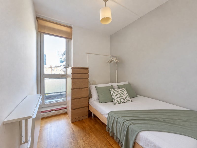 Photo 1: Room