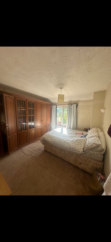 Photo 1: Bedroom