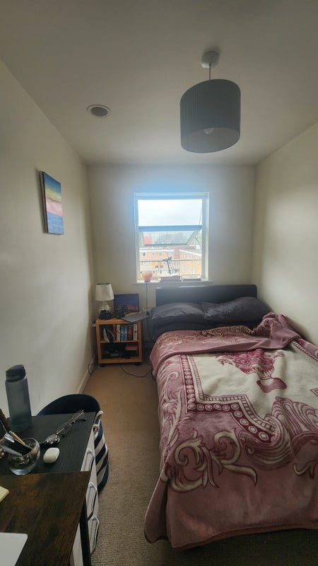 Photo 1: Bedroom
