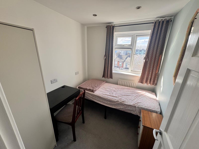 Photo 1: Single Room
