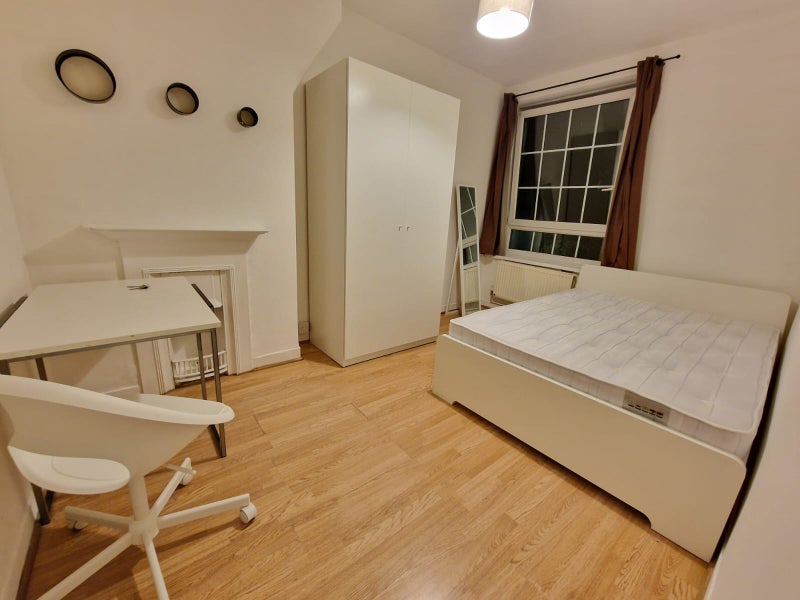 Photo 1: Bedroom
