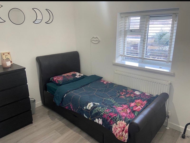 Photo 1: Single room