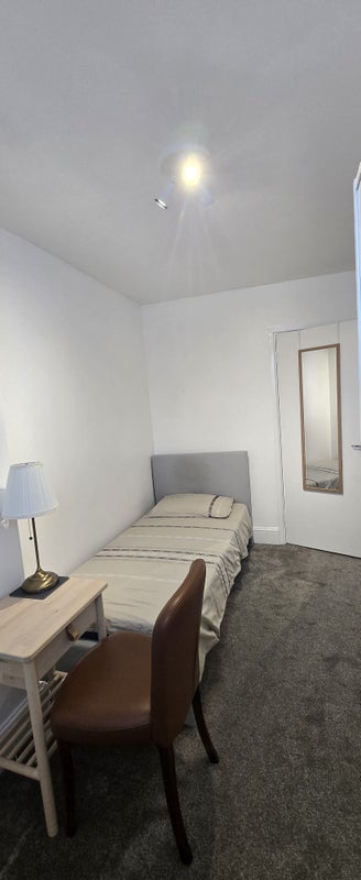 Photo 1: Bedroom