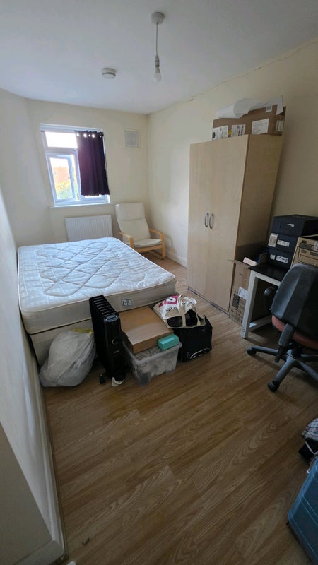 Photo 1: Bedroom