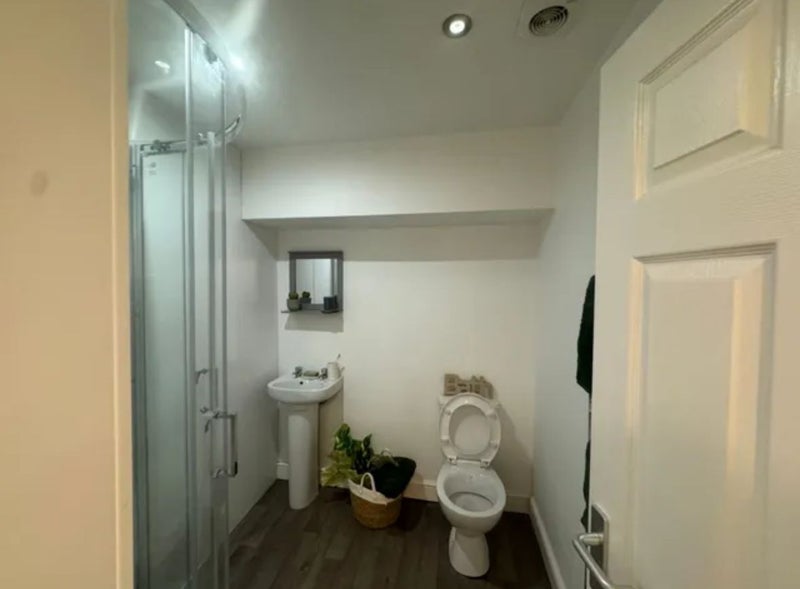 Photo 1: Shared bathroom