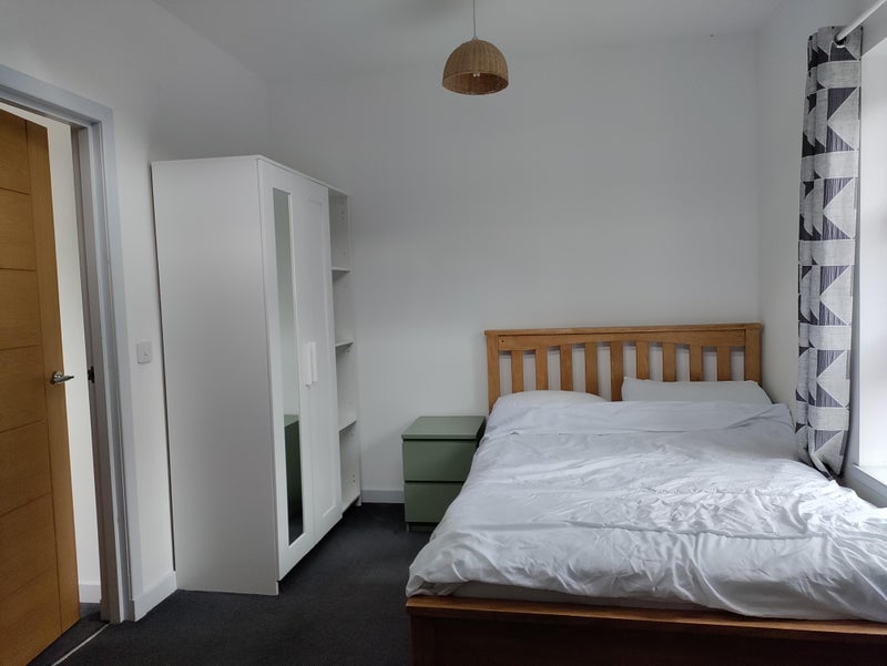 Photo 1: Bedroom