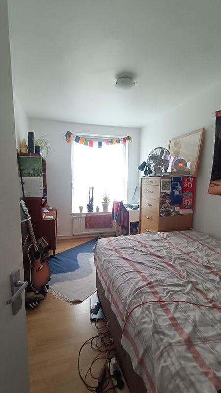 Photo 1: Bedroom