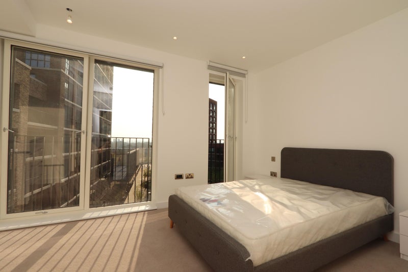 Photo 1: Room 1: £350 per week - Double room single use - £1,516 per month