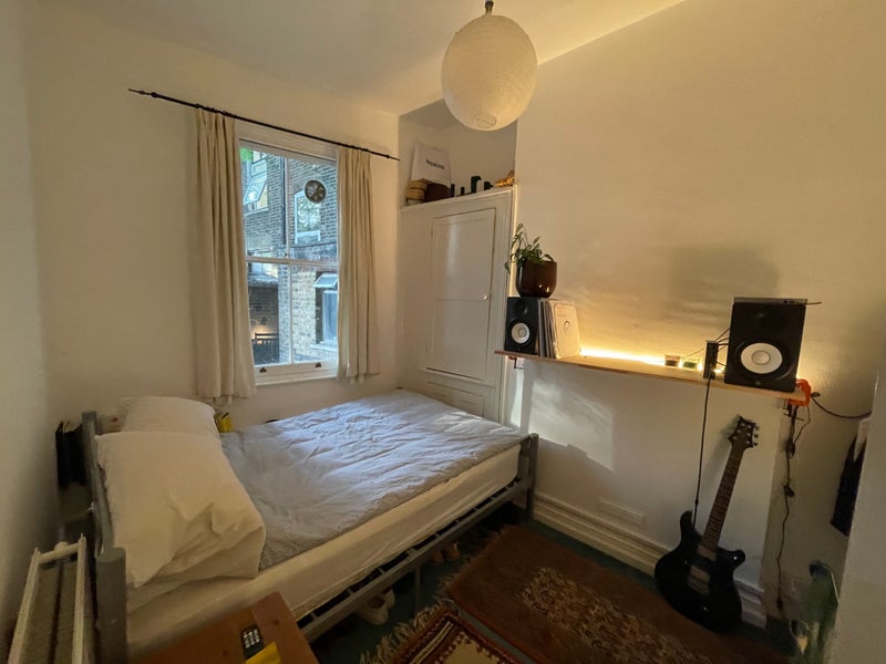 Photo 1: Room (lived in)