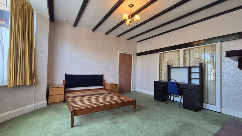 Photo 1: Bedroom