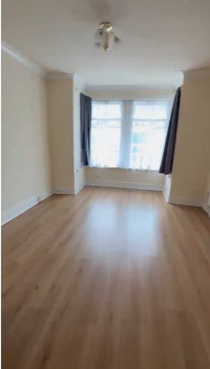 Photo 1: Bed room