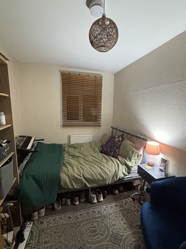 Photo 1: Bedroom
