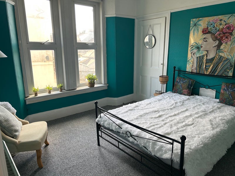 Photo 1: Room
