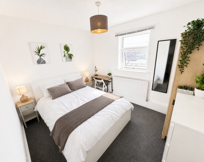 Photo 1: Bedroom