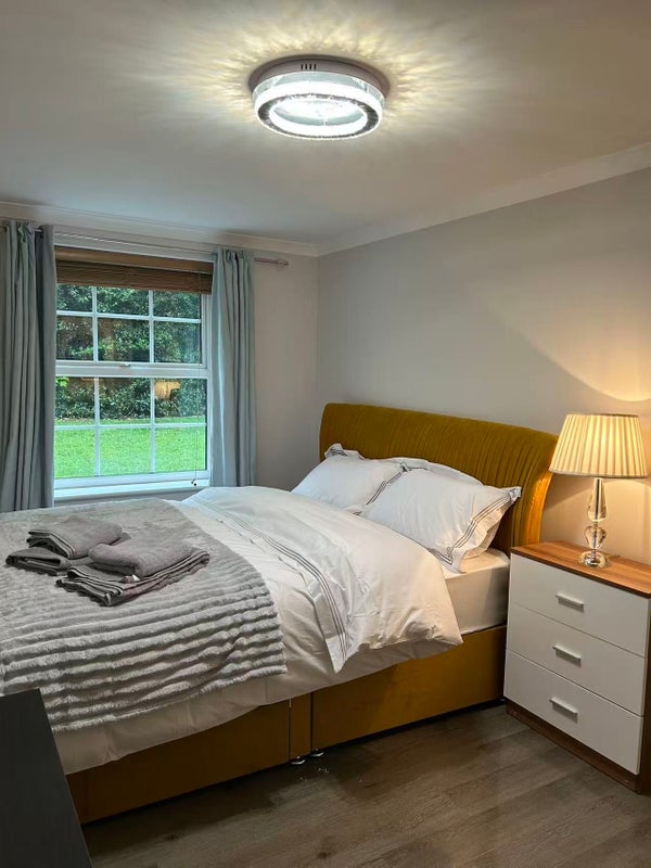 Photo 1: Large Double Bedroom