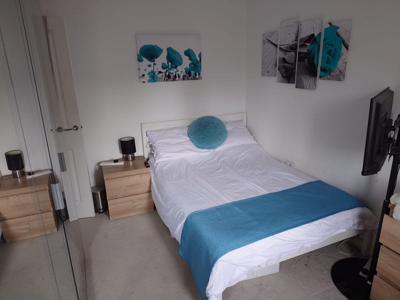Photo 1: Double Bedroom 1