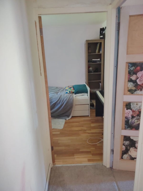 Photo 1: the room