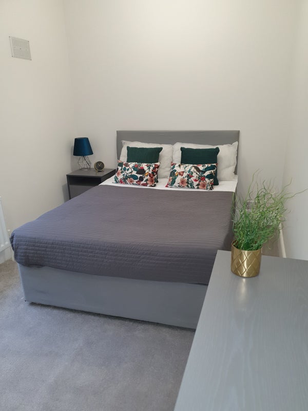 Photo 1: Room 6