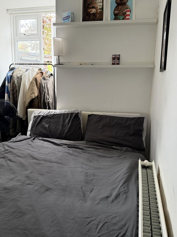 Photo 1: Bedroom