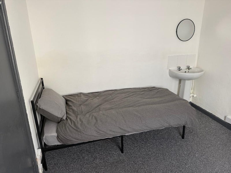 Photo 1: Room1
