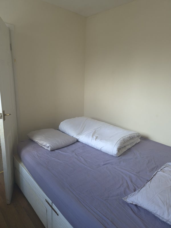 Photo 1: Single furnished room 90 x180
