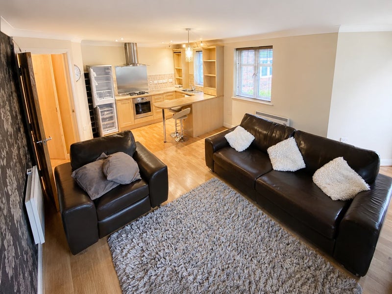 Photo 1: living room