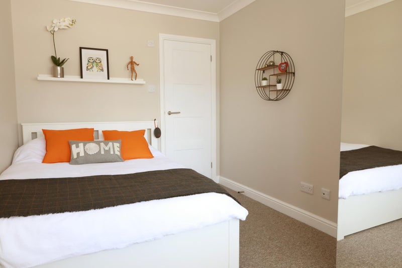Photo 1: Delightful Ensuite Bedroom