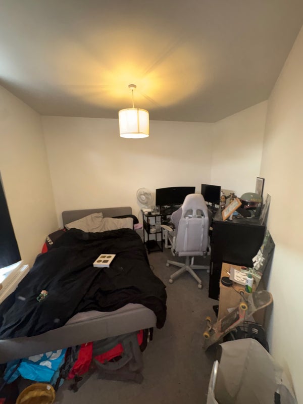 Photo 1: Bedroom