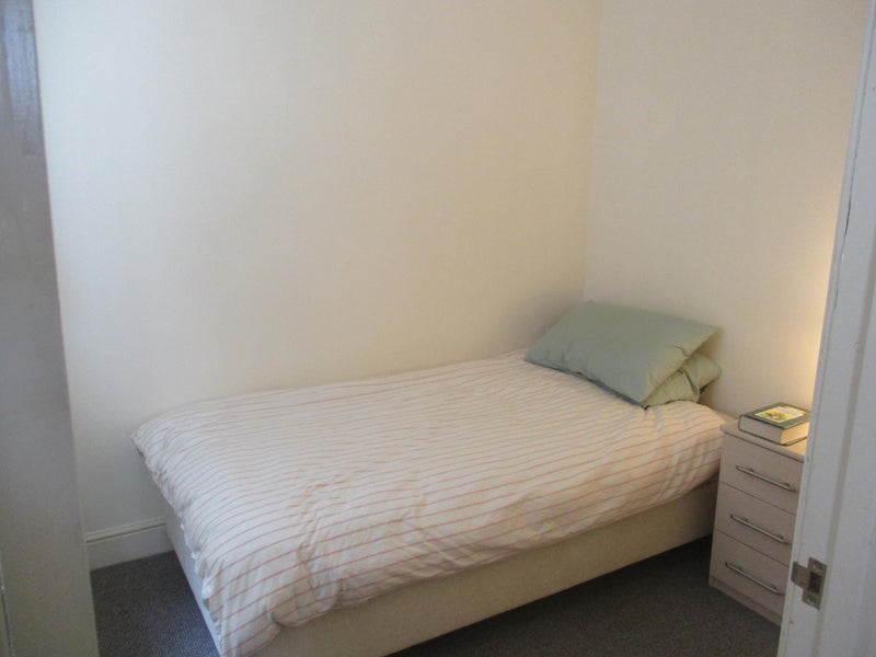 Photo 1: Bedroom