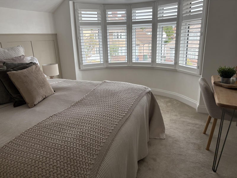 Photo 1: Double bedroom 
