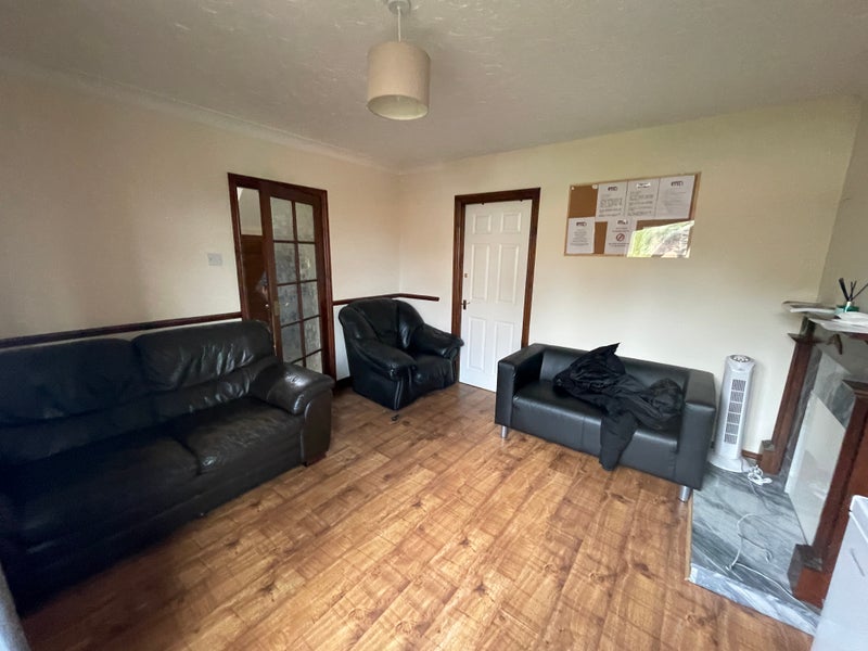 Photo 1: Lounge