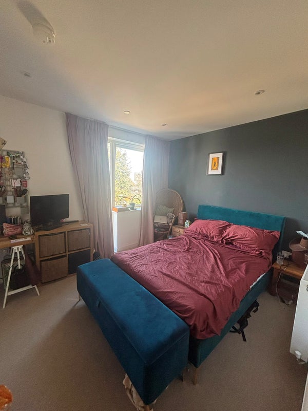 Photo 1: Bedroom 