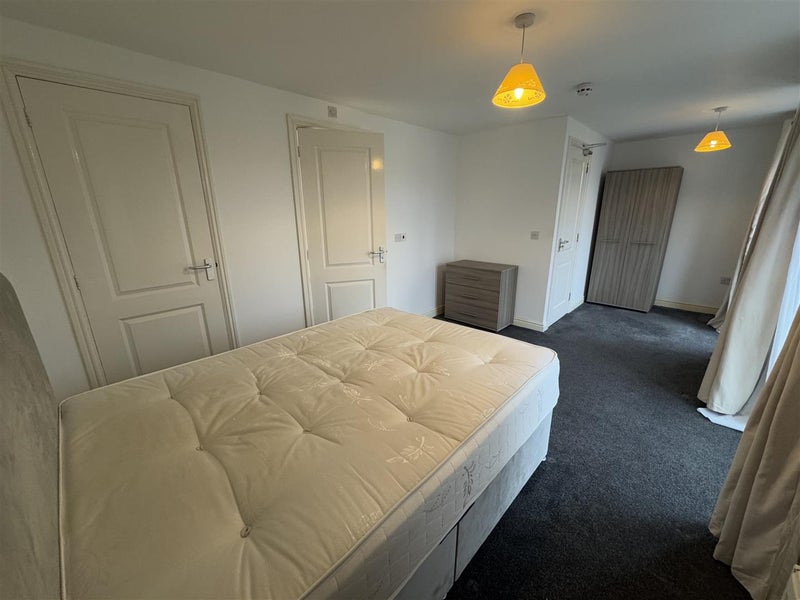 Photo 1: Room 3