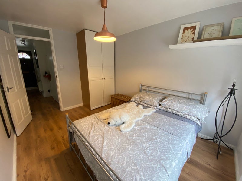 Photo 1: Bedroom 1