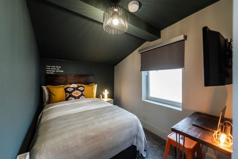 Photo 1: Room 4 - Ensuite