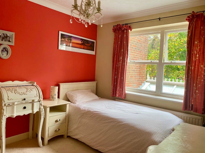 Photo 1: Room 1a