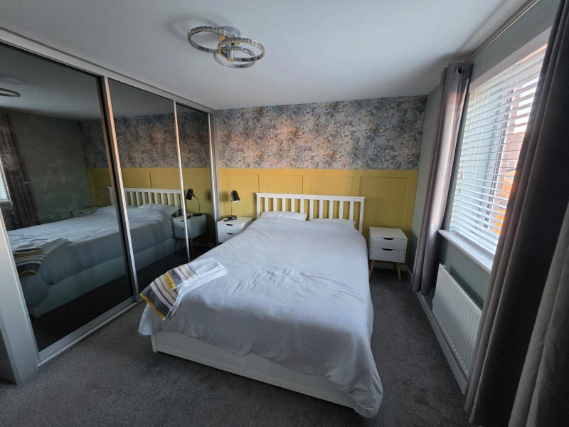 Photo 1: Double Bedroom