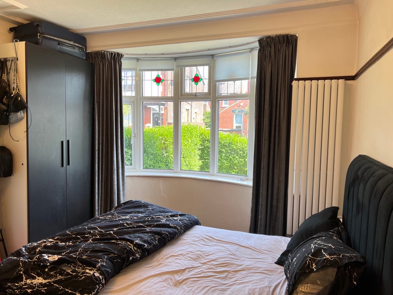 Photo 1: lots of light through the bay window